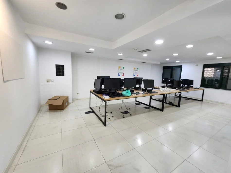 Supreme Office - Amb ideal per Zyre 📍 prb. Delijorgjit - Rr. e Kavajes -- 850m2 | k3, Pllt i Ri
