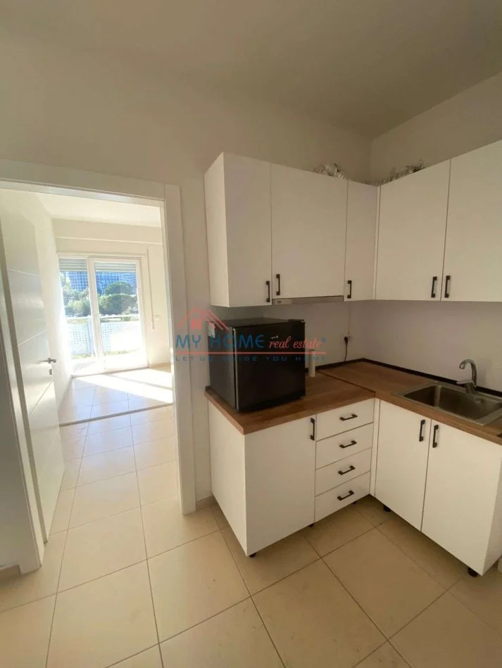 Tirane, jepet me qera zyre Kati 2, 70 m² 900 € (Rruga e Kosovareve)