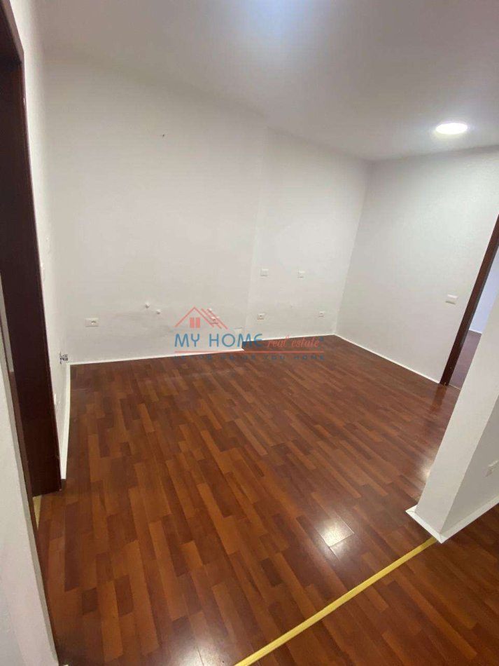 Tirane, jepet me qera zyre Kati 4, 120 m² 1.500 € 