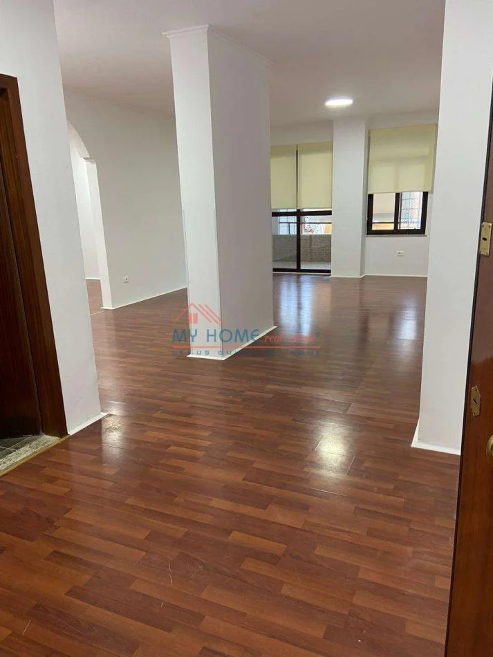 Tirane, jepet me qera zyre Kati 4, 120 m² 1.500 € 