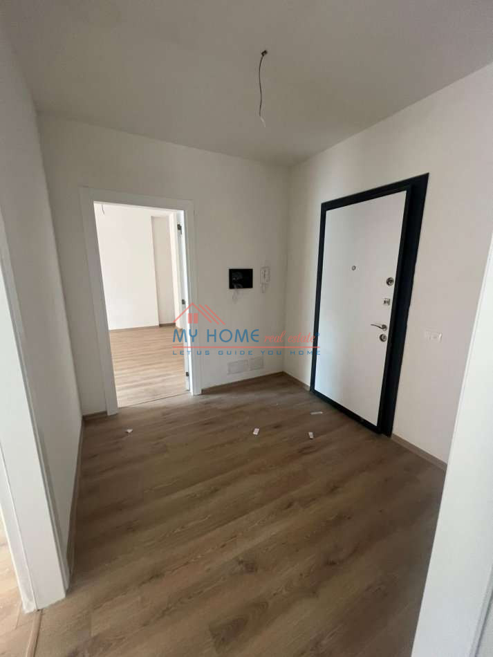 Tirane, jepet me qera zyre Kati 6, 98 m² 670 € (Bulevardi i Ri)