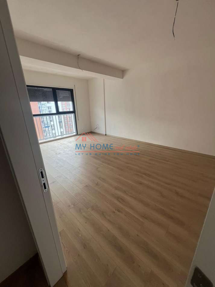Tirane, jepet me qera zyre Kati 6, 98 m² 670 € (Bulevardi i Ri)