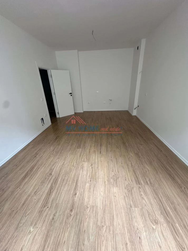 Tirane, jepet me qera zyre Kati 1, 68 m² 550 € (Rruga Jordan Misja)