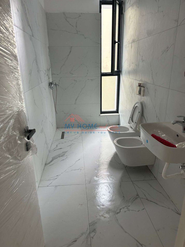 Tirane, jepet me qera zyre Kati 1, 68 m² 550 € (Rruga Jordan Misja)