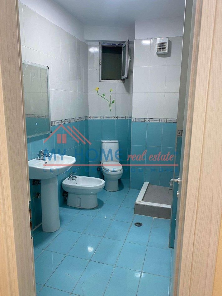 Tirane, jepet me qera zyre Kati 2, 80 m² 700 € (Selvia)