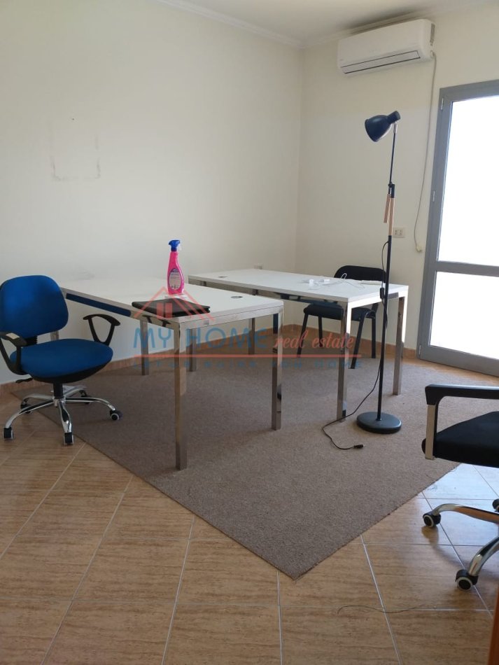 Tirane, jepet me qera zyre Kati 6, 106 m² 800 € (Zogu i Zi)