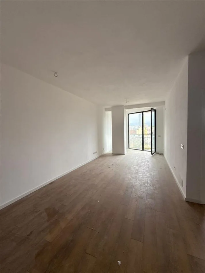 Tirane, jepet me qera zyre Kati 3, 75 m² 550 € (MINE PEZA)