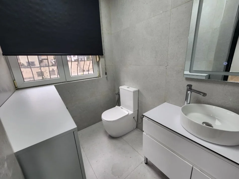 ZYRË ME Qira 110 m2( kati 2) 📍 Qendër/ Përballë Toptanit Open Space / 100 E Re 🔥 90,000 Leke/Muaj