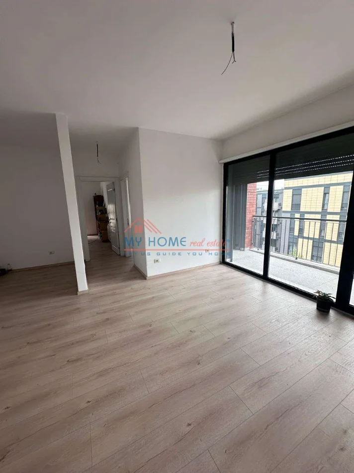 Tirane, jepet me qera zyre Kati 6, 92 m² 770 € (Rruga Asim Vokshi, Kompleksi Panorama)