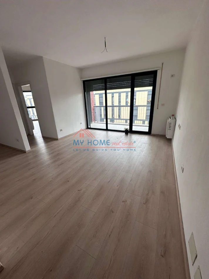 Tirane, jepet me qera zyre Kati 6, 92 m² 770 € (Rruga Asim Vokshi, Kompleksi Panorama)