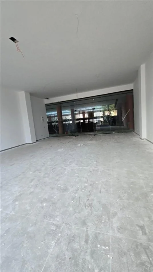 Tirane, jepet me qera ambjent biznesi , Kati 1, 110 m² 1,500 € (RRUGA KAVAJES)