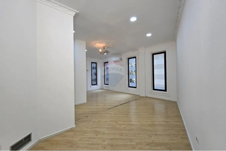 Tirane, jepet me qera apartament 1+1 Kati 2, 1.300 € (Qender)