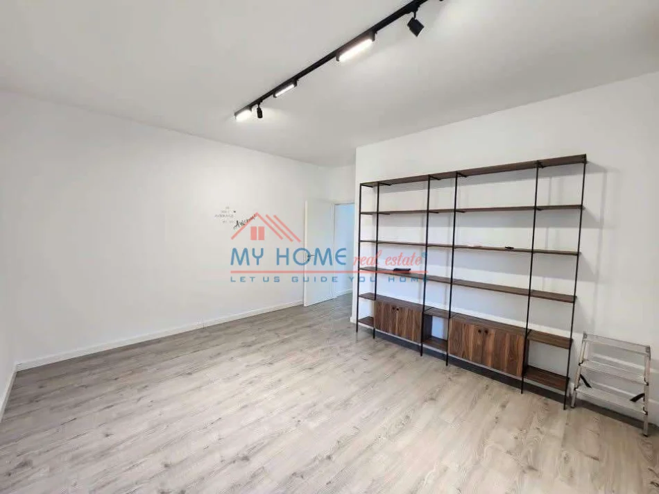 Tirane, jepet me qera zyre Kati 1, 93 m² 700 € (Stadiumi Dinamo)