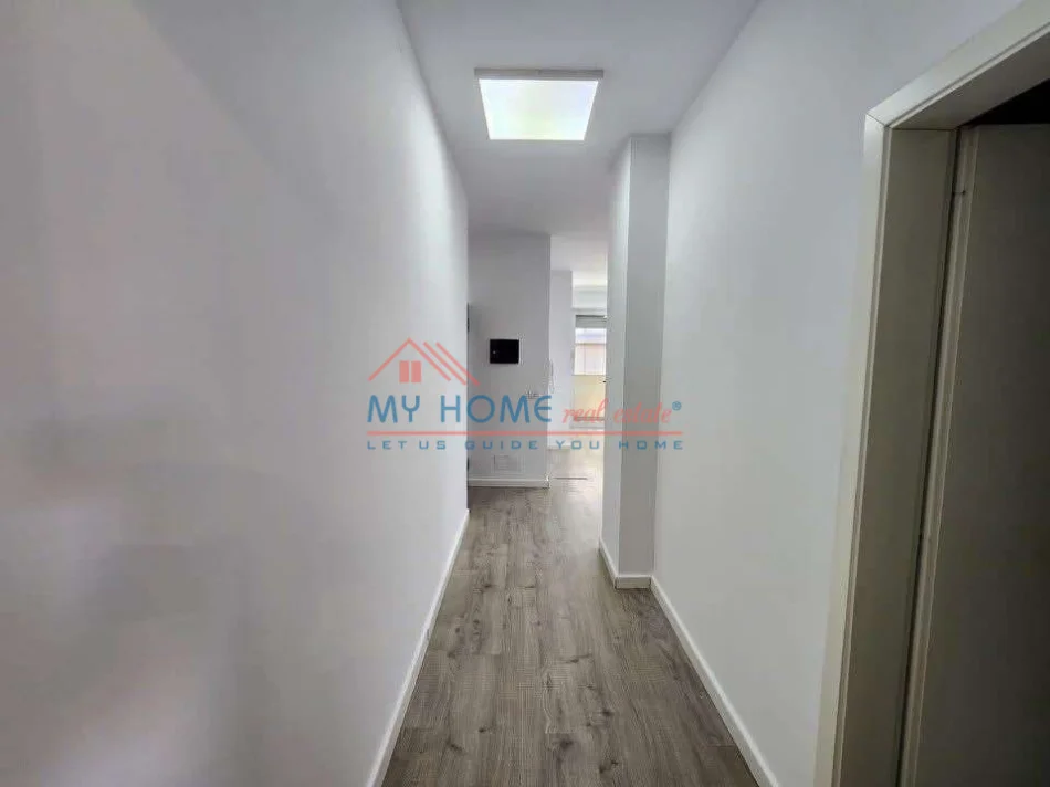 Tirane, jepet me qera zyre Kati 1, 93 m² 700 € (Stadiumi Dinamo)
