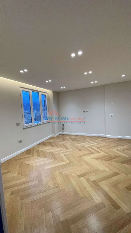 Tirane, jepet me qera ambjent biznesi Kati 10, 143 m² 1.500 € (Ish Ekspozita)
