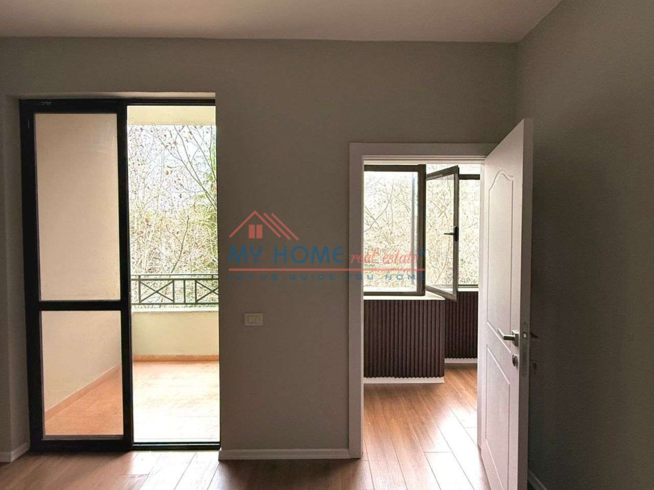 Tirane, jepet me qera zyre Kati 3, 65 m² 700 € 
