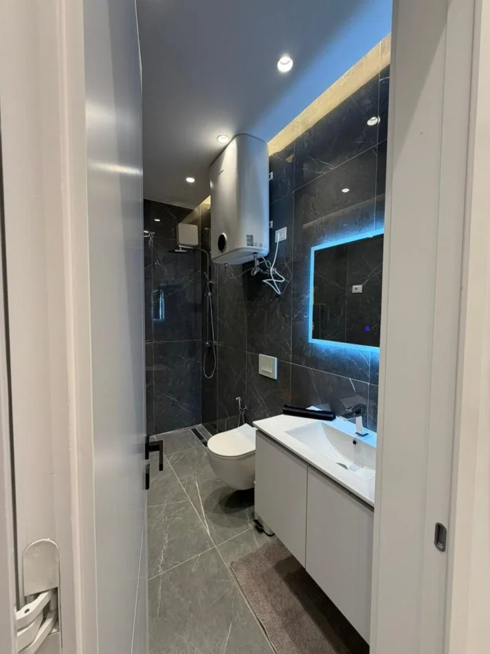 Tirane, jepet me qera apartament 1+1+Ballkon Kati 6, 68 m² 750 € (ZOGU I ZI)