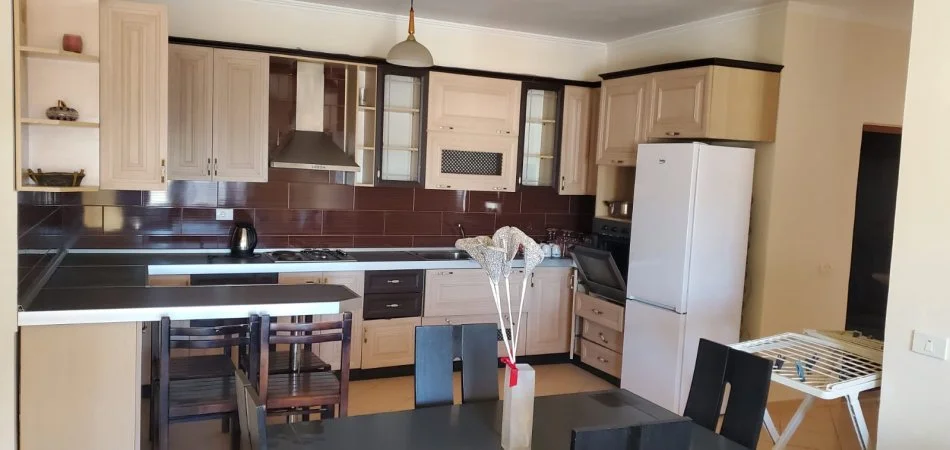 Tirane, jepet me qera apartament 1+1 , 110 m² (ASTIR)