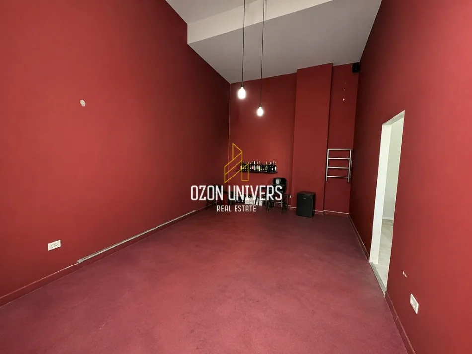 Tirane, jepet me qera ambjent biznesi Kati 0, 220 m² 1.500 € (Don Bosko)