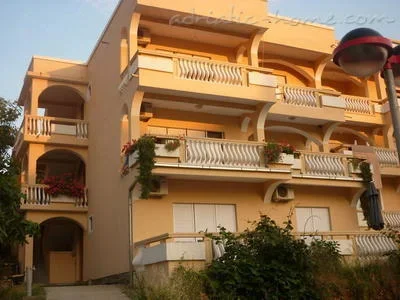 Ulqin, jap me qera apartament  (Pinjesh,Rruga Kosoves)