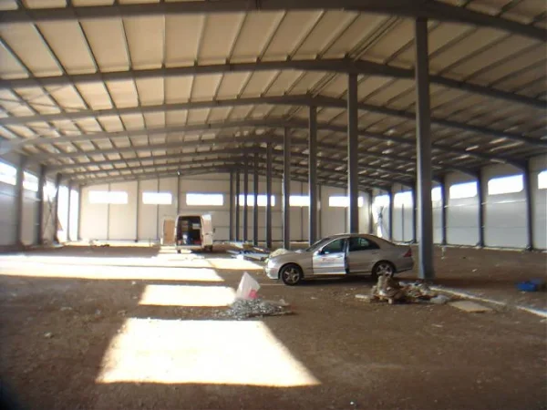 Tirane, - KONSTRUKSIONE METALIKE