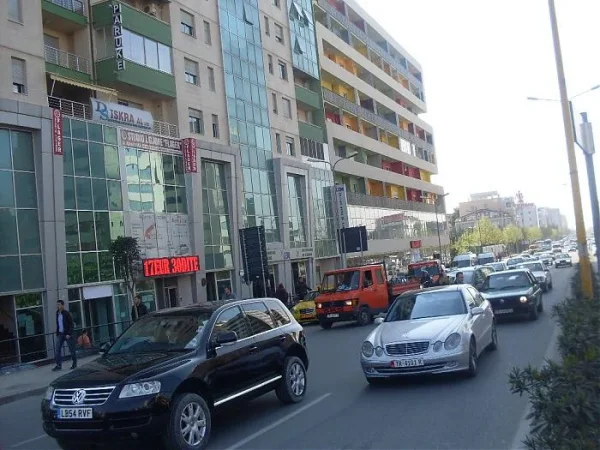 Tirane, - "FLAGER sh.p.k" hap Filialin e saj ne Tirane prane rreth rrotullimit te Zogut te Zi