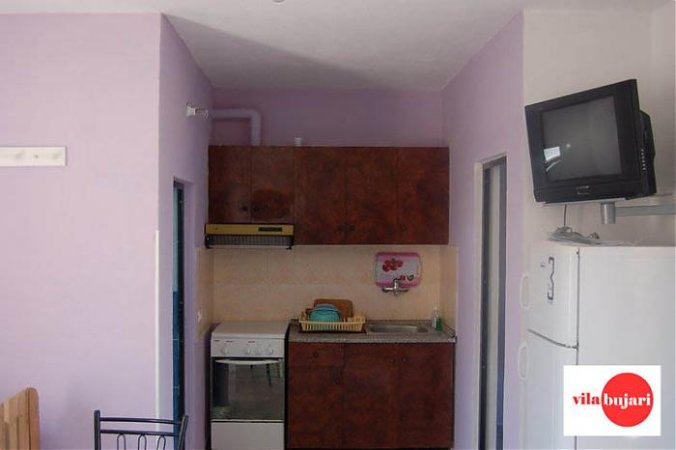 Velipoje, jap me qera apartamente kabina plazhi (Velipoje tek vila amerikanit)