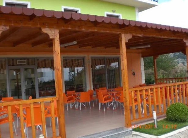 Lezhe, ofroj dhoma me qera per sezonin e veres  (shengjine)