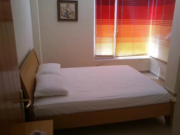 Sarande, jap me qera garsonier