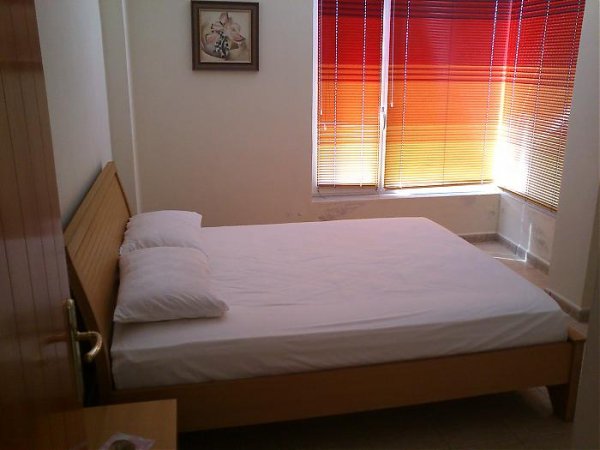 Sarande, jap me qera garsonier