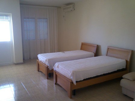 Sarande, jap me qera garsonier