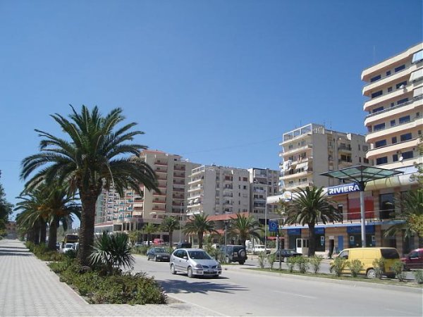 Vlore, jap me qera apartament 130 m² 250 Leke (Albano-Romina Skel)