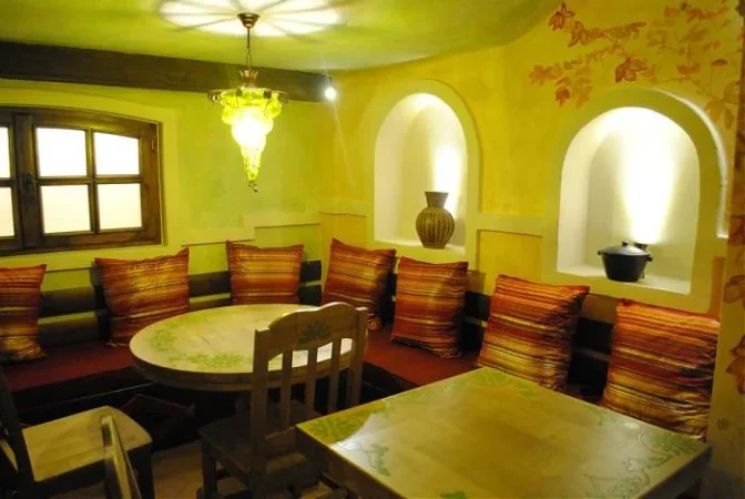 Tirane, - Mobilje dhe punime druri  ITALIANE