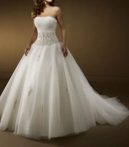 Tirane, - 100 VJET PAVARSI 100 MIJE LEK PER SEICILEN NGA DEKORET