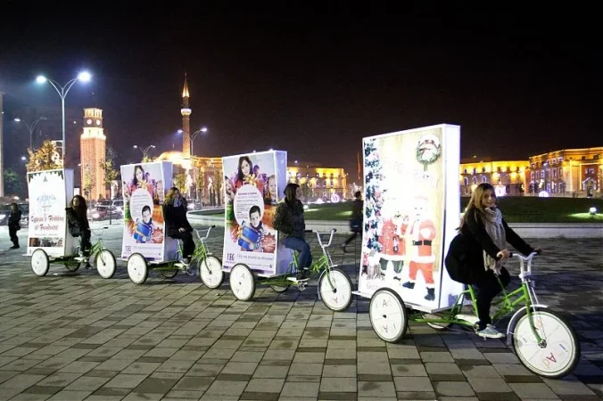 Tirane, - Reklama Ekologjike me Bicikleta