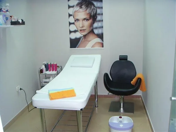 Tirane, - Parukeri Qender Estetike Komuna e Parisit