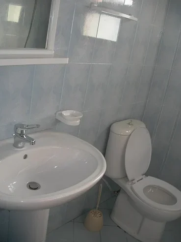 Vlore, jap me qera apartament 200 m² 15 Euro (Uji i ftohte)