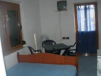 Vlore, jap me qera apartament 200 m² 15 Euro (Uji i ftohte)