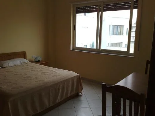 Durres, jap me qera apartament 3+1 Kati 8, 110 m² 25 Euro Nata (Plazh Iliria).Ngjit me Hotel Florida.Pamje Deti