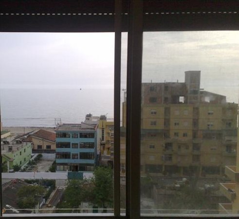 Durres, jap me qera apartament 3+1 Kati 8, 110 m² 25 Euro Nata (Plazh Iliria).Ngjit me Hotel Florida.Pamje Deti
