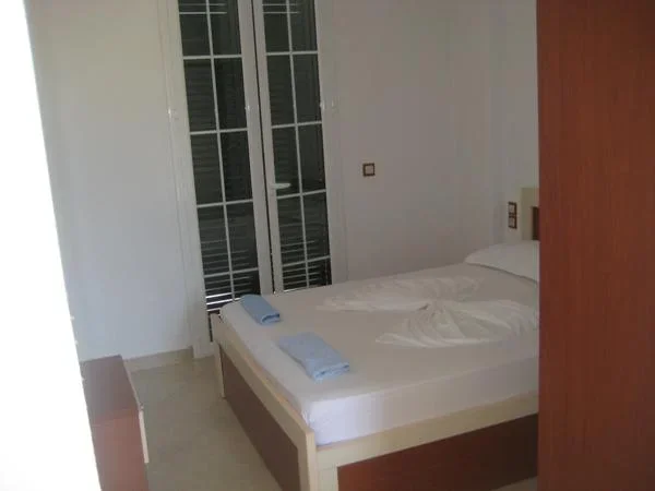 HIMARE (Solive 100m larg detit) Albania camere in affito