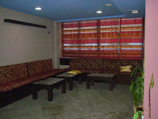 Tirane, - Jepet me qera