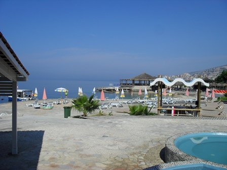 Sarande,jepet me qera ambjent sherbimi bar-restorant-piceri-pool bar-beach bar