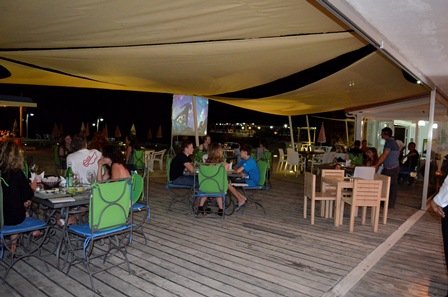 Sarande,jepet me qera ambjent sherbimi bar-restorant-piceri-pool bar-beach bar