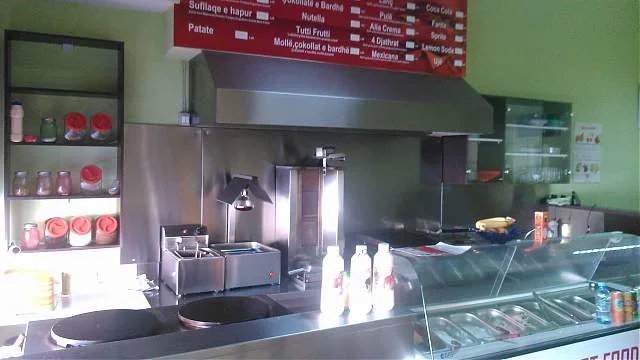 Tirane, - Pajisje per Fast Food