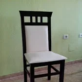 mobileri meig ju ofron karrike druri me 1100 lek dhe tavolina druri me 3200 lek