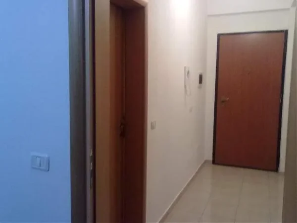 Vlore, jap me qera apartament 76 m² 35.000 Leke (Orikum)