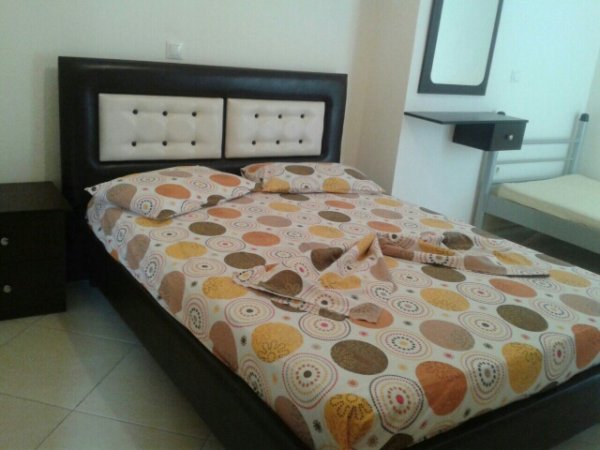 Sarande, jap me qera apartament ne plazh 1+1+A  (Rruga e 5)