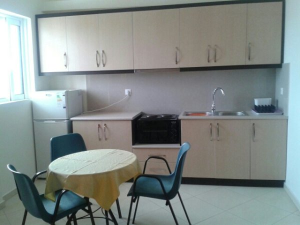 Sarande, jap me qera apartament ne plazh 1+1+A  (Rruga e 5)