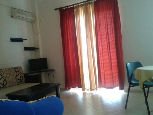 Sarande, jap me qera apartament ne plazh 1+1+A  (Rruga e 5)